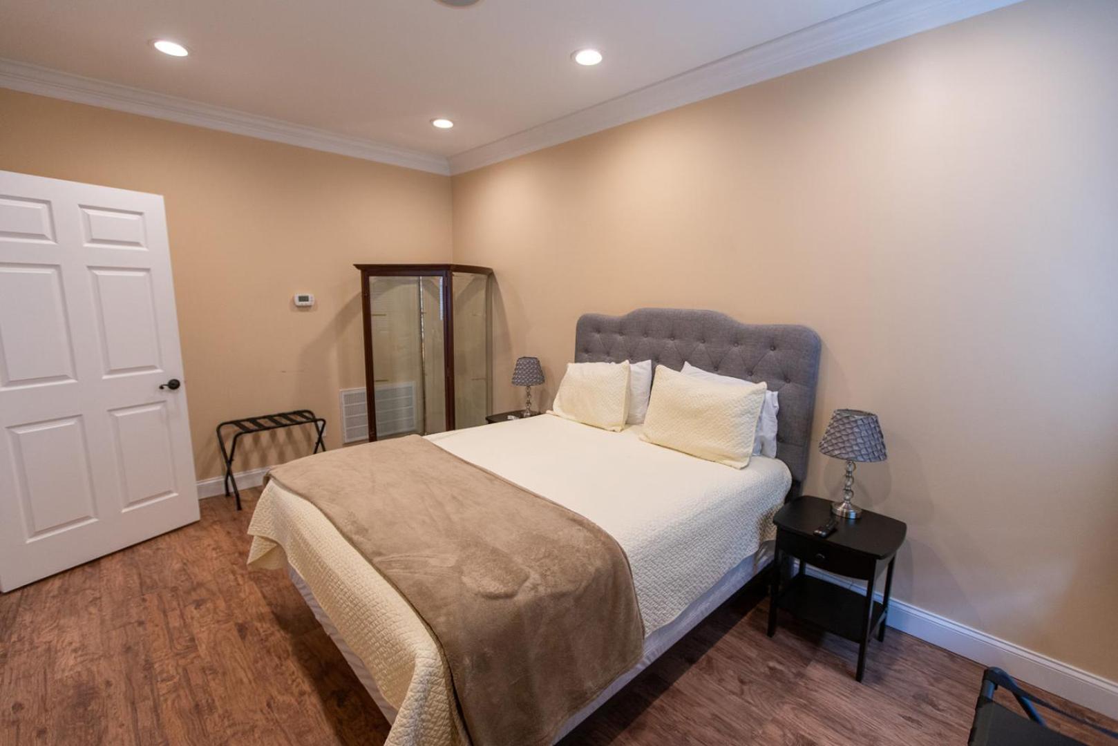 Howard'S Creek Inn 白硫磺泉镇 外观 照片